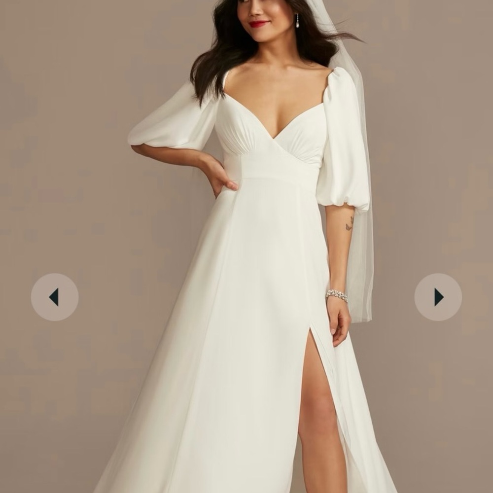 David's Bridal White Bubble Sleeve Georgette V-Neck Wedding Dress Size 14